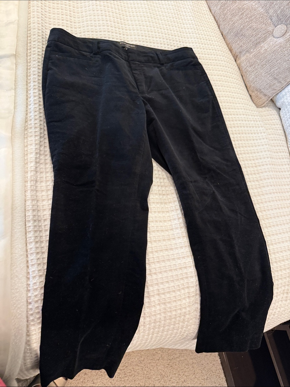 Banana Republic Black Sloan Fit Velvet women’s Trousers. Sz 10P